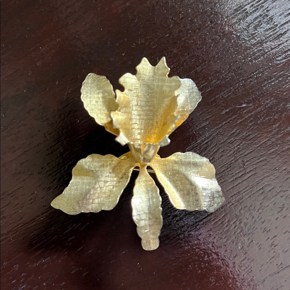 Vintage gold tone Orchid brooch